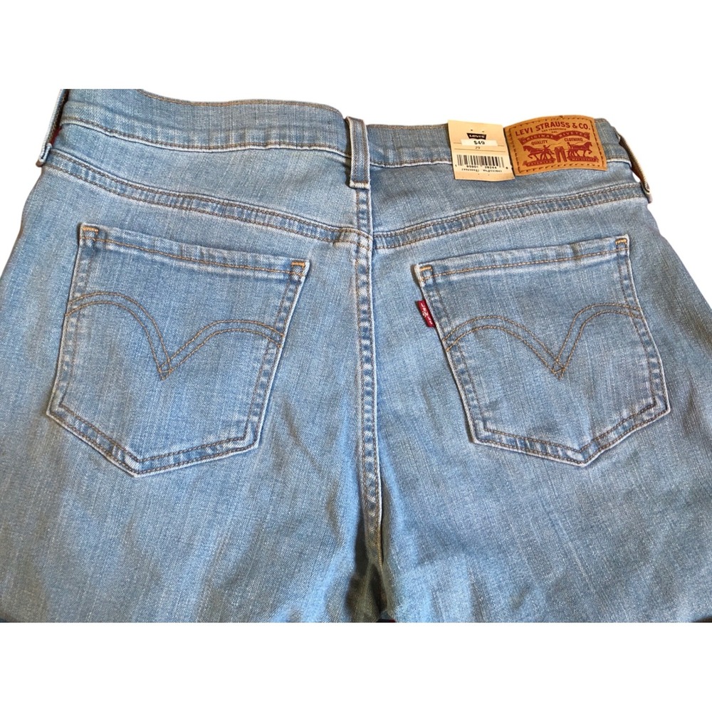 Levis Womens Mid Length Denim stretch Shorts casual Lt Wash Cuff 29 (8) midrise